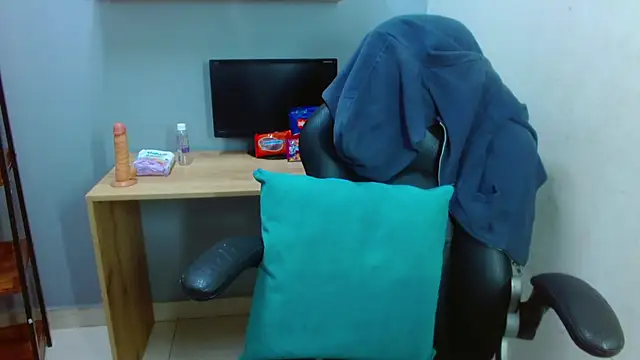 Snapshot of Erika_Stevens chatting on January 5, 2:27 am Erika Stevens online show from January 5, 2:27 am