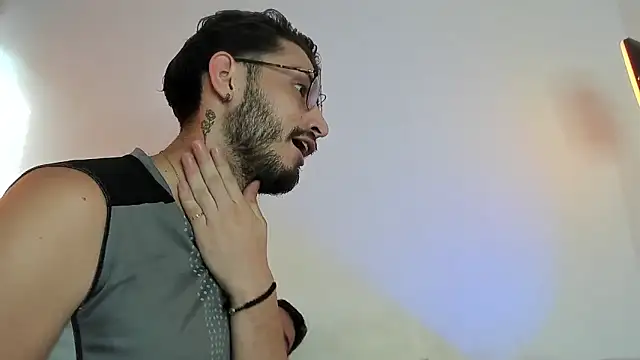 axel giracr online show from January 12, 7:53 pm