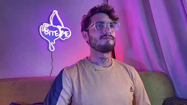 axel giracr online show from December 1, 10:26 pm