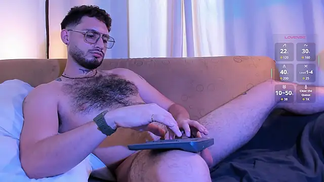 axel giracr online show from February 7, 7:50 pm