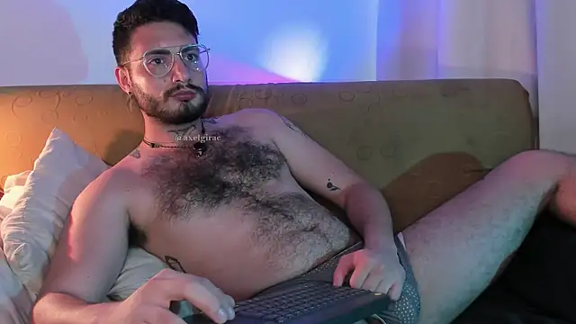 Snapshot of axel_giracr chatting on June 19, 8:12 pm axel giracr online show from June 19, 8:12 pm