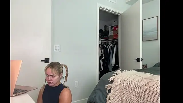 ElenaErickson online show from July 22, 9:06 pm