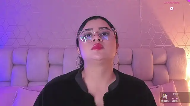 Snapshot of Emilyboobss chatting on March 14, 9:46 am Emilyboobss online show from March 14, 9:46 am