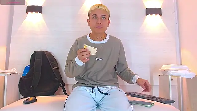 Snapshot of jeic_18 chatting on October 10, 3:55 pm jeic 18 online show from October 10, 3:55 pm