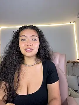 Snapshot of Nathcurly_ chatting on February 22, 7:01 am Nathcurly online show from February 22, 7:01 am