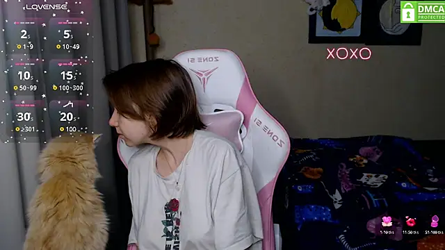 Snapshot of LeahGottty chatting on December 3, 2:16 pm LeahGottty online show from December 3, 2:16 pm