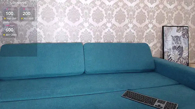 Louise Lavender online show from December 10, 3:20 am