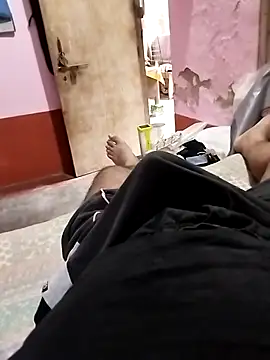 findmemylove online show from December 1, 8:52 am