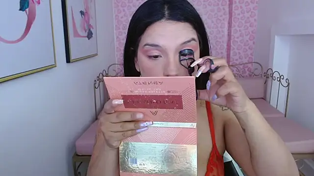 Snapshot of Small_naughty_ chatting on May 15, 1:18 pm Small naughty online show from May 15, 1:18 pm