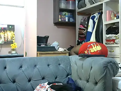 Snapshot of slender-qwene chatting on June 21, 6:27 am slender-qwene online show from June 21, 6:27 am