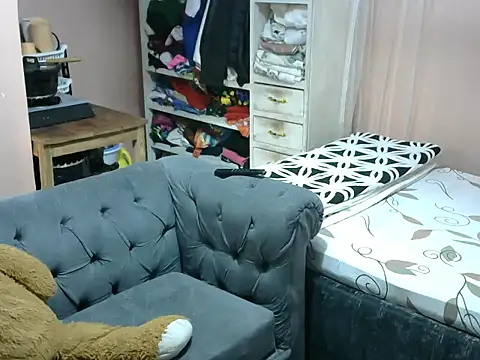Snapshot of slender-qwene chatting on July 13, 7:49 pm slender-qwene online show from July 13, 7:49 pm
