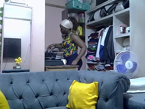 Snapshot of slender-qwene chatting on July 28, 3:32 pm slender-qwene online show from July 28, 3:32 pm