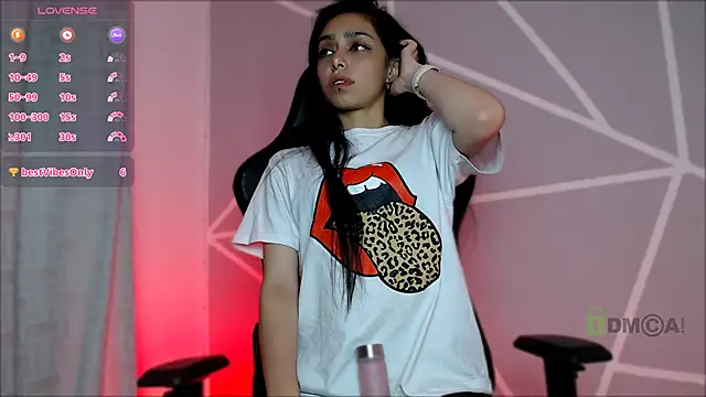 Snapshot of lilylouisee chatting on December 3, 9:45 pm lilylouisee online show from December 3, 9:45 pm