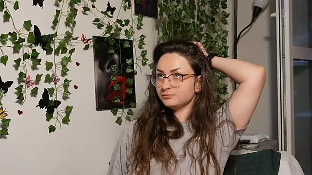 NaughtYHomemadE online show from September 12, 2:17 pm