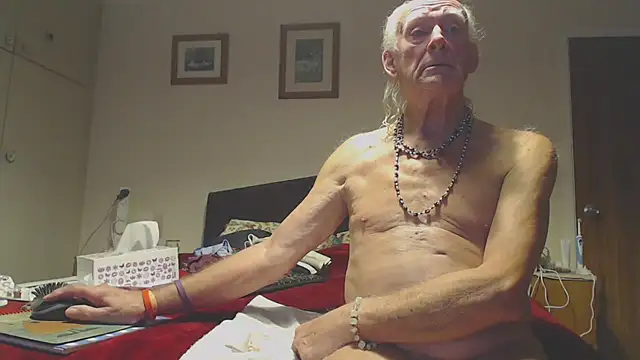 Snapshot of WaverlyKernow chatting on November 4, 3:11 pm WaverlyKernow online show from November 4, 3:11 pm