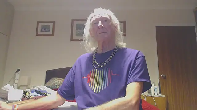 Snapshot of WaverlyKernow chatting on November 12, 12:05 pm WaverlyKernow online show from November 12, 12:05 pm