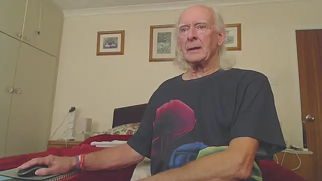 Snapshot of WaverlyKernow chatting on November 21, 3:11 pm WaverlyKernow online show from November 21, 3:11 pm