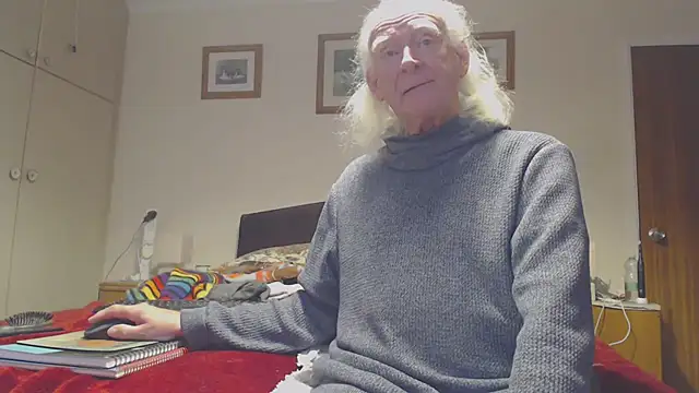 Snapshot of WaverlyKernow chatting on November 26, 11:33 am WaverlyKernow online show from November 26, 11:33 am