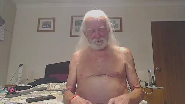 Snapshot of WaverlyKernow chatting on June 6, 2:55 pm WaverlyKernow online show from June 6, 2:55 pm