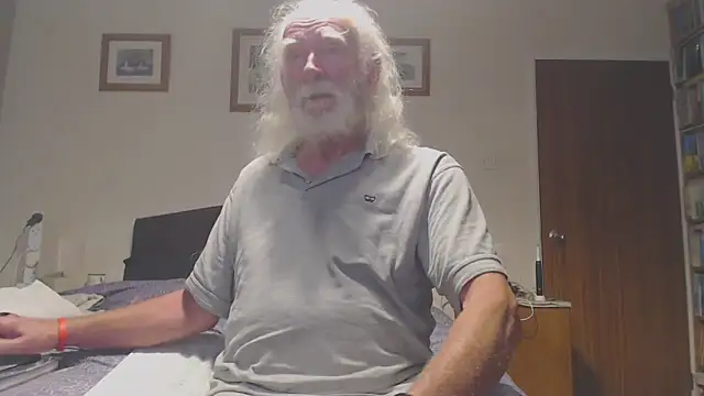 Snapshot of WaverlyKernow chatting on June 17, 11:12 am WaverlyKernow online show from June 17, 11:12 am