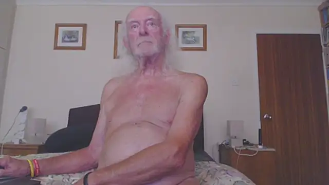 Snapshot of WaverlyKernow chatting on June 25, 9:47 am WaverlyKernow online show from June 25, 9:47 am