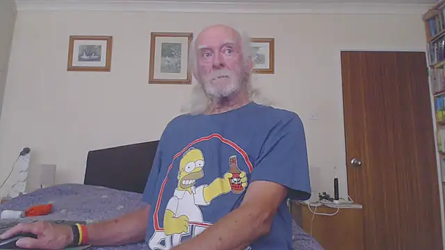 Snapshot of WaverlyKernow chatting on July 3, 2:12 pm WaverlyKernow online show from July 3, 2:12 pm
