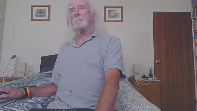 Snapshot of WaverlyKernow chatting on July 6, 3:36 pm WaverlyKernow online show from July 6, 3:36 pm