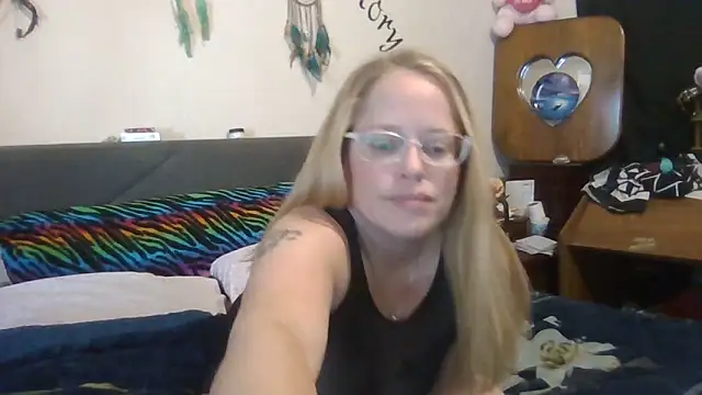 Snapshot of Toybox13_Pika chatting on October 22, 3:45 pm Toybox13 Pika online show from October 22, 3:45 pm