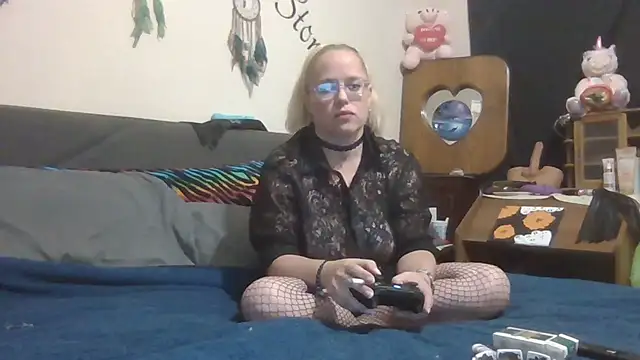 Snapshot of Toybox13_Pika chatting on October 29, 2:14 am Toybox13 Pika online show from October 29, 2:14 am