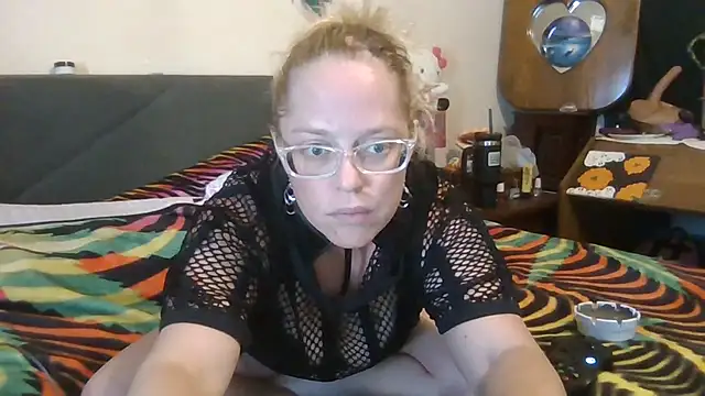 Snapshot of Toybox13_Pika chatting on November 24, 9:47 pm Toybox13 Pika online show from November 24, 9:47 pm