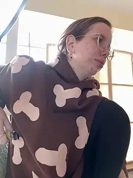 Snapshot of SecretDesireMe chatting on March 4, 8:13 am SecretDesireMe online show from March 4, 8:13 am