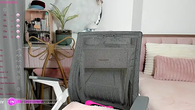  Joliie  online show from February 2, 4:54 pm