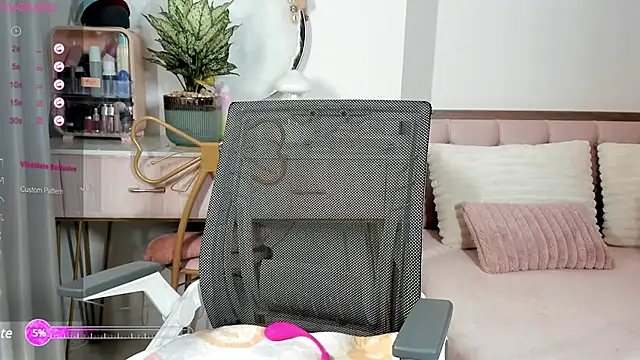  Joliie  online show from March 3, 3:53 pm