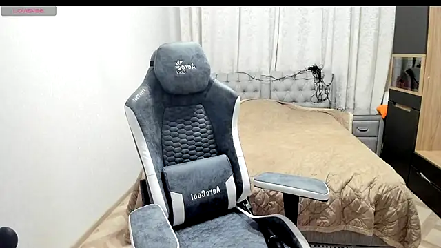 rocky foxy online show from December 18, 9:40 pm