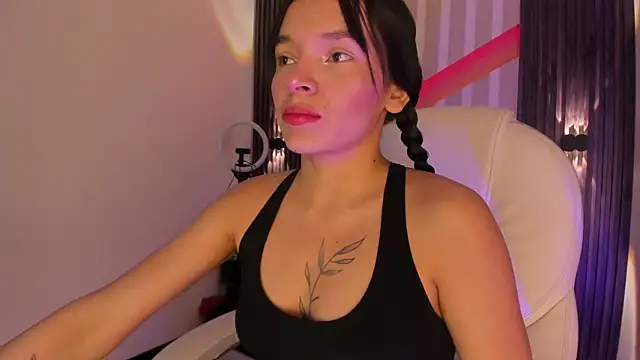 Snapshot of _shantal_smith chatting on June 3, 1:08 am shantal smith online show from June 3, 1:08 am