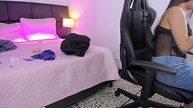 Snapshot of Megan_Miles02 chatting on March 16, 2:32 am Megan Miles02 online show from March 16, 2:32 am