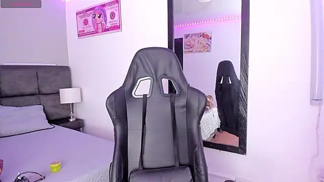 Snapshot of Megan_Miles02 chatting on December 13, 8:14 pm Megan Miles02 online show from December 13, 8:14 pm