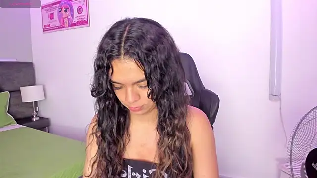 Snapshot of Megan_Miles02 chatting on December 20, 11:12 pm Megan Miles02 online show from December 20, 11:12 pm