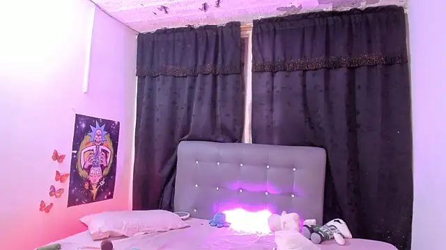 Snapshot of Megan_Miles02 chatting on July 19, 3:32 am Megan Miles02 online show from July 19, 3:32 am