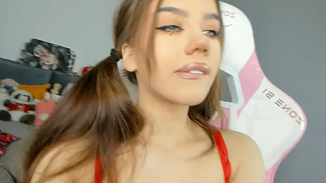 Snapshot of dolly_ll chatting on January 4, 1:31 pm dolly ll online show from January 4, 1:31 pm