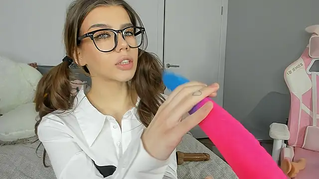 Snapshot of dolly_ll chatting on January 8, 7:24 pm dolly ll online show from January 8, 7:24 pm