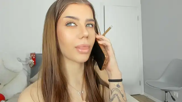 Snapshot of dolly_ll chatting on March 1, 4:44 pm dolly ll online show from March 1, 4:44 pm