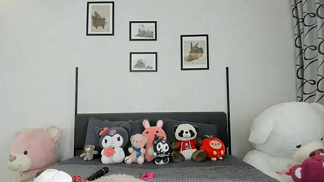 Snapshot of dolly_ll chatting on March 19, 1:18 pm dolly ll online show from March 19, 1:18 pm