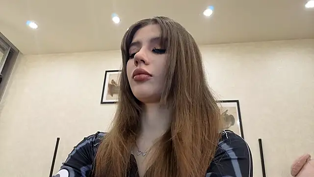 dolly ll online show from April 30, 1:28 pm