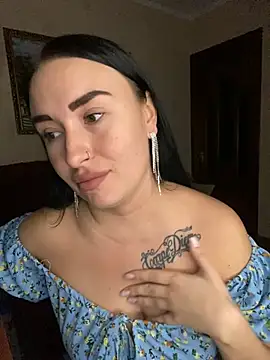 Snapshot of Roxana_Bell chatting on February 9, 7:29 pm Roxana Bell online show from February 9, 7:29 pm