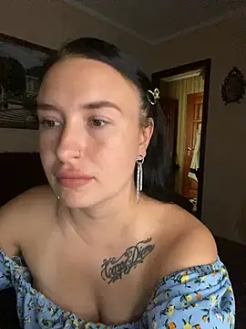 Snapshot of Roxana_Bell chatting on June 13, 11:41 am Roxana Bell online show from June 13, 11:41 am