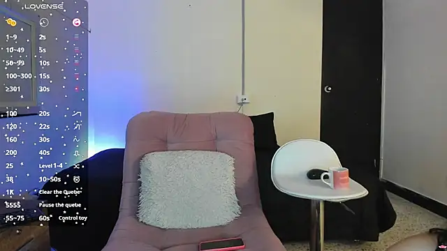 Snapshot of liily_moore chatting on February 24, 9:21 am liily moore online show from February 24, 9:21 am