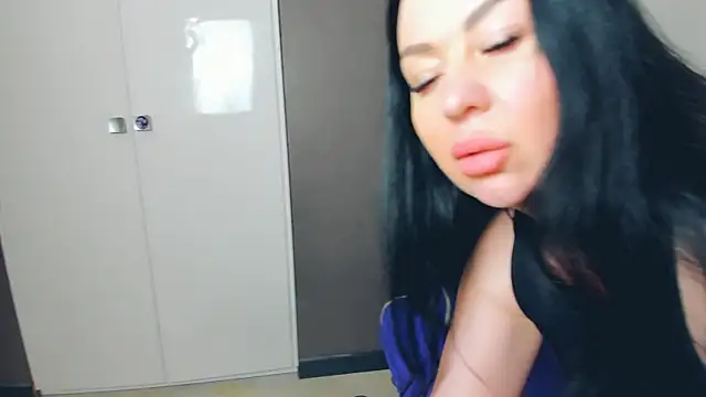 Snapshot of LayaFlow chatting on February 17, 12:12 pm LayaFlow online show from February 17, 12:12 pm