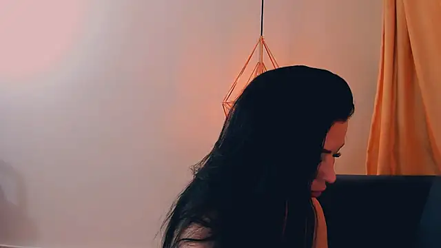 Snapshot of LayaFlow chatting on March 10, 8:25 pm LayaFlow online show from March 10, 8:25 pm