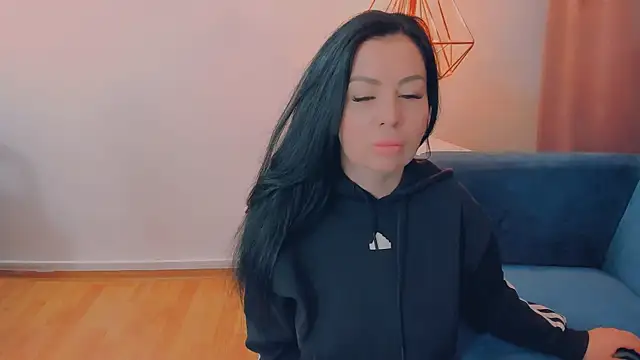 Snapshot of LayaFlow chatting on March 28, 7:52 am LayaFlow online show from March 28, 7:52 am